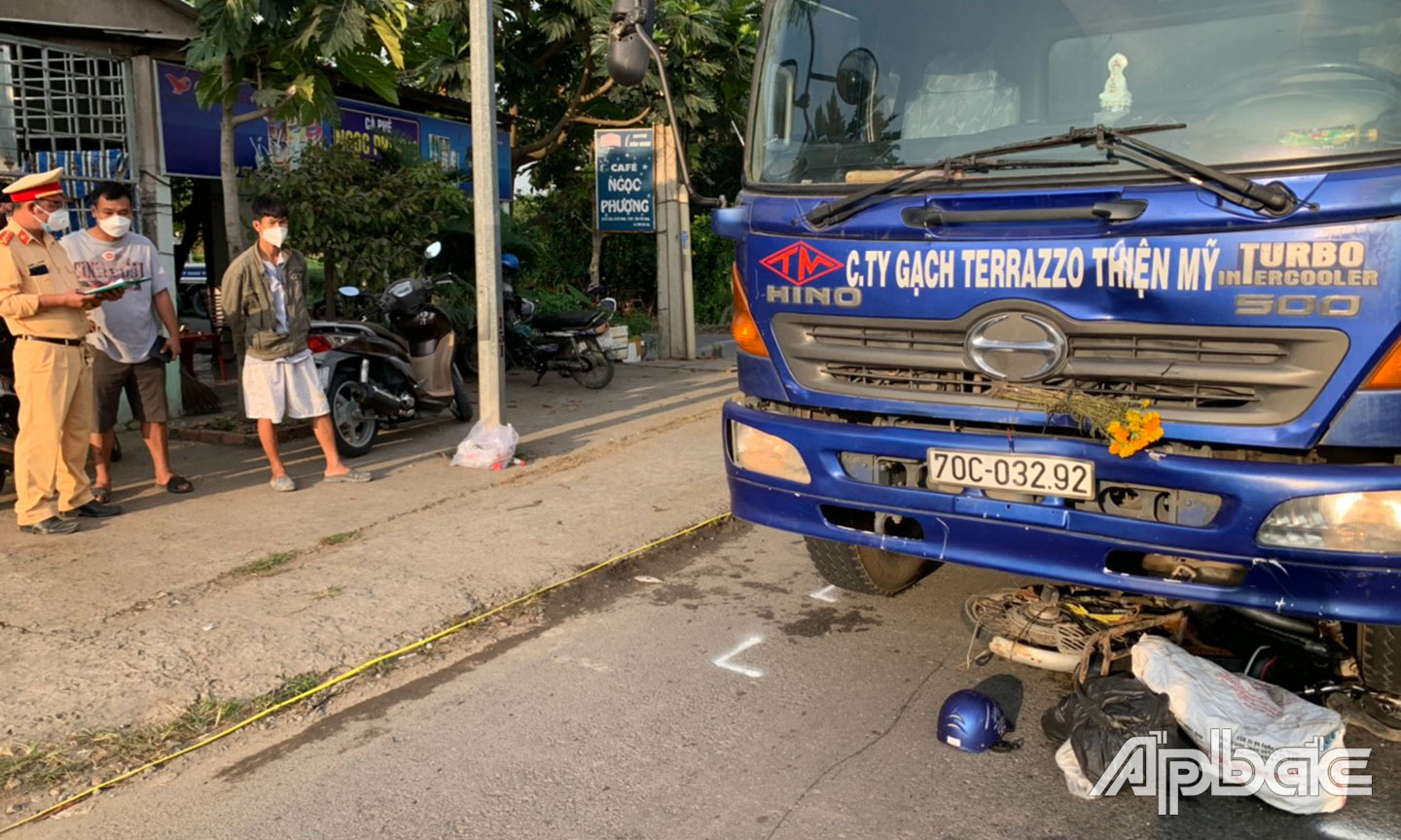 TNGT trên quốc lộ 50 làm một phụ nữ tử vong.