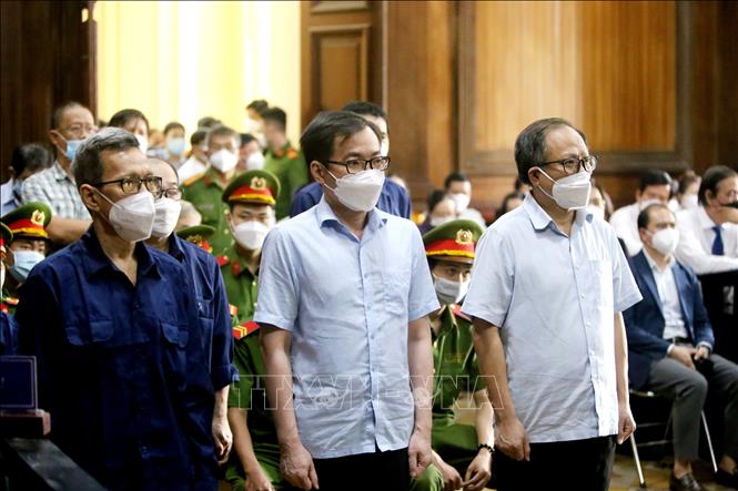 Các bị cáo nghe tuyên án, ngày 8-1-2021. Ảnh: Thành Chung/TTXVN