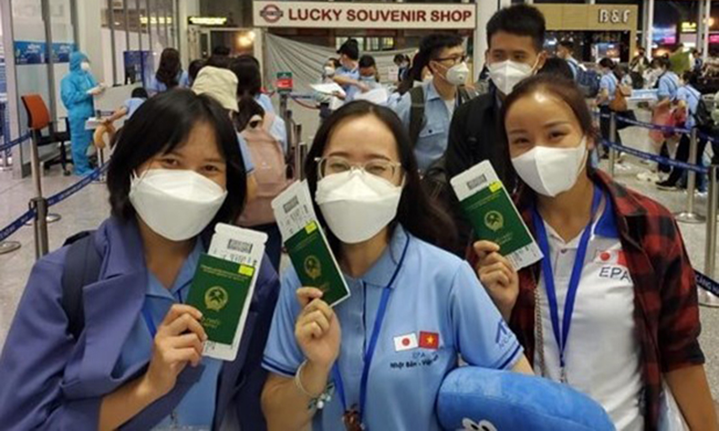 Các ứng viên điều dưỡng, hộ lý Việt Nam lên đường sang Nhật Bản làm việc. (Ảnh minh họa: Vietnamplus)