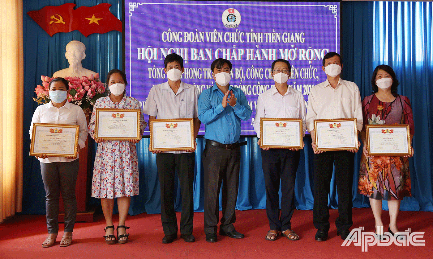 Các cá nhân có thành tích trong 