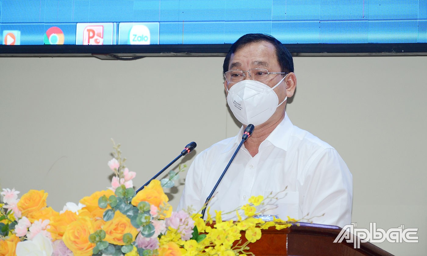 Đồng chí Nguyễn Văn Vĩnh phát biểu tại hội nghị.