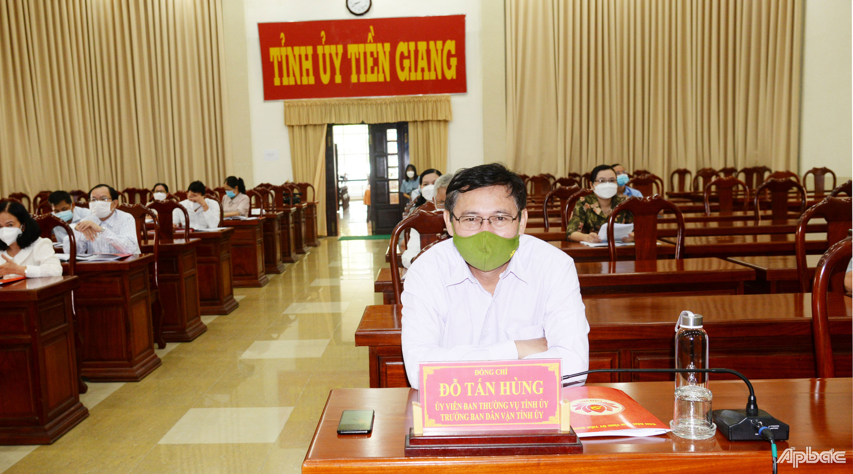 Đồng chí Đỗ Tấn Hùng dự tại điểm cầu tỉnh Tiền Giang