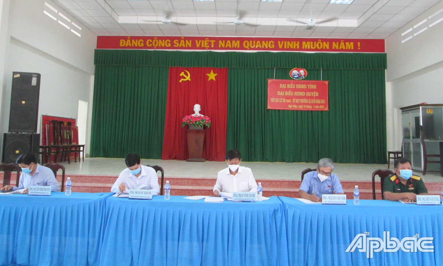 Đại biểu HĐND tỉnh, huyện tiếp xúc cử tri xã Ngũ Hiệp. 