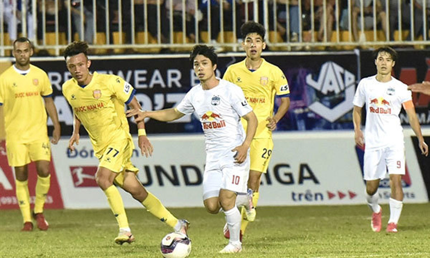V-League cần thay đổi về chất và lượng để góp phần giúp cho bóng đá Việt Nam vươn tầm.                Ảnh: Vietnamnet.vn