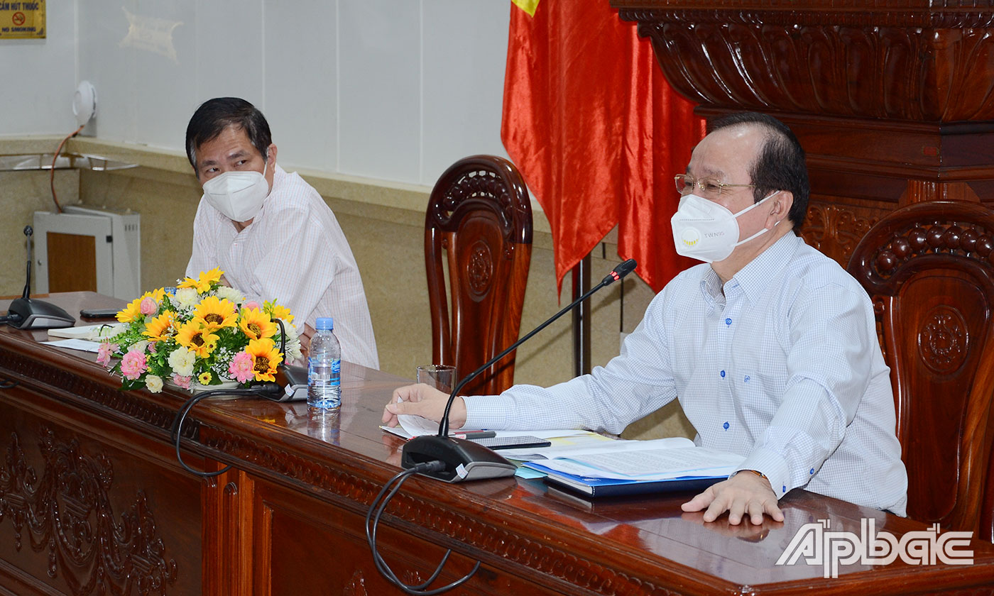 Chủ tịch Hiệp hội DN tỉnh phát biểu tại hội nghị.