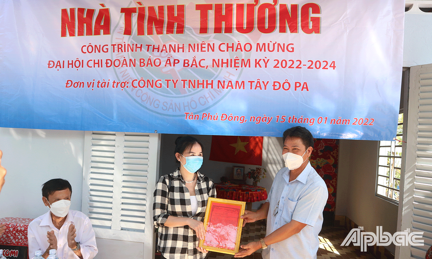Phó Chủ tịch UBND huyện Tân Phú Đông Phan Văn Bắc gửi thư cảm ơn cho bà