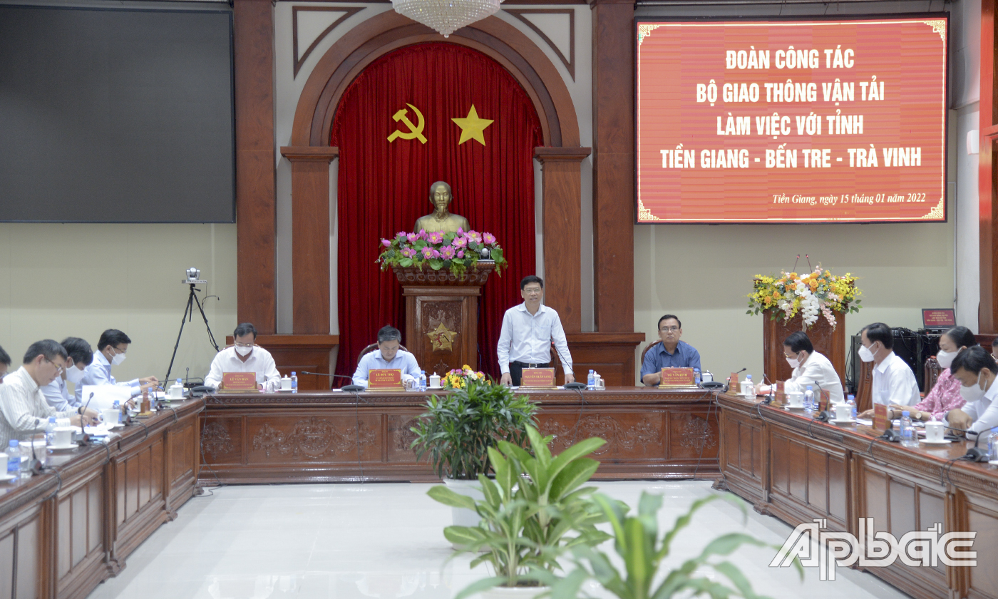 Quang cảnh buổi làm việc.