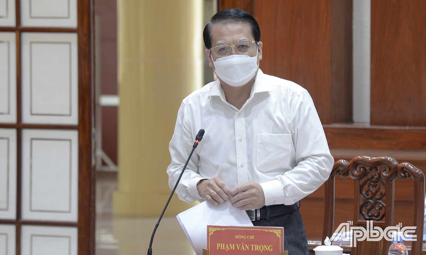 Phó Chủ tịch UBND tỉnh Tiền Giang Phạm Văn Trọng phát biểu ý kiến.