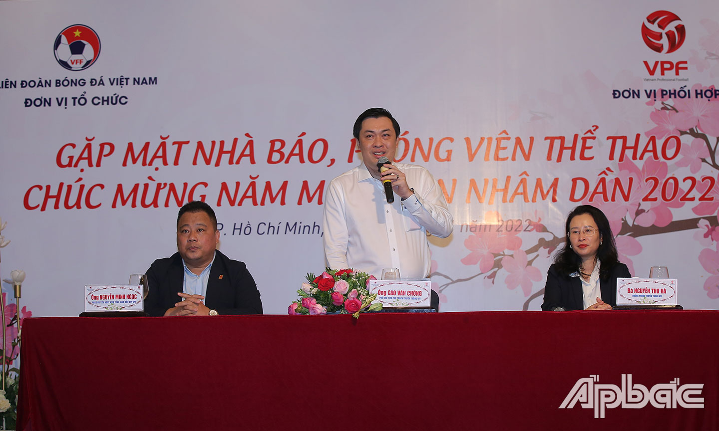 Ông Cao Văn Chóng phát biểu tại buổi họp mặt.