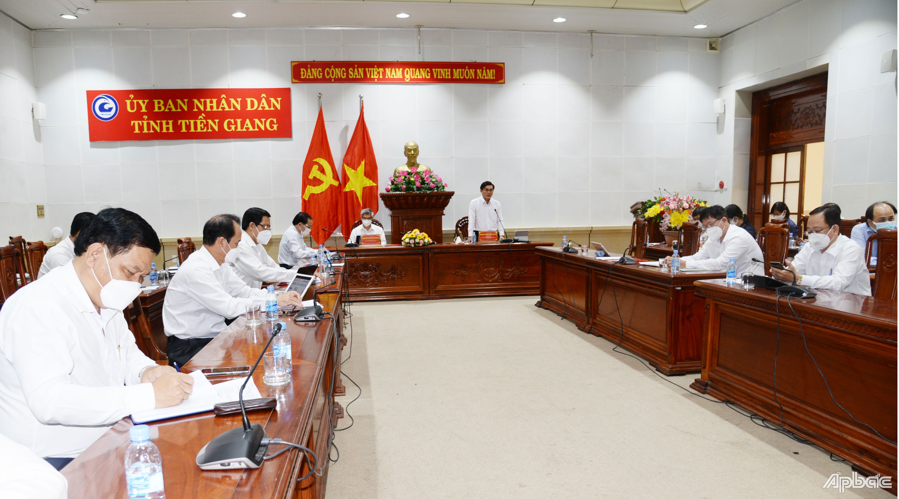 Quang cảnh cuộc họp tại điểm cầu Trung tâm chỉ huy phòng, chống dịch Covid-19 tỉnh