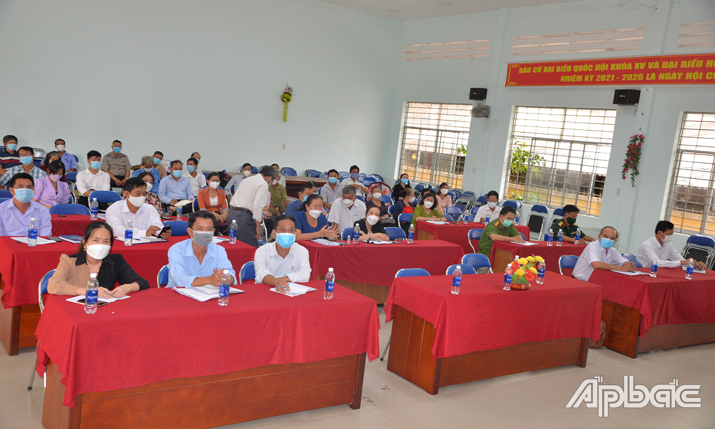 Quang cảnh buổi tiếp xúc