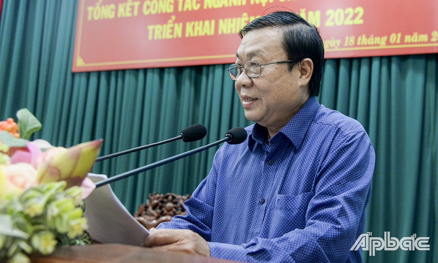 Đồng chí Nguyễn Ngọc Trầm phát biểu tại hội nghị.