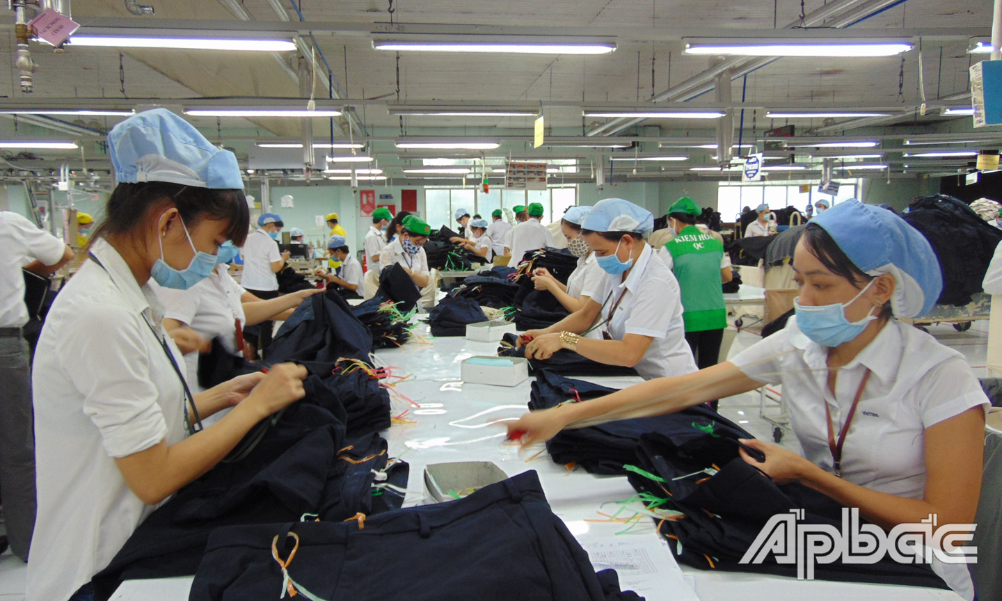 Các doanh nghiệp trên địa bàn Tiền Giang nỗ lực vượt khó để bảo đảm tiền lương, thưởng Tết cho người lao động. 