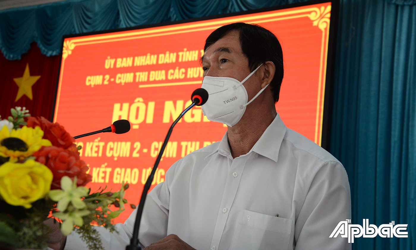 Phó Chủ tịch UBND huyện Gò Công Tây Nguyễn Thanh Tuấn hứa hẹn tại hội nghị