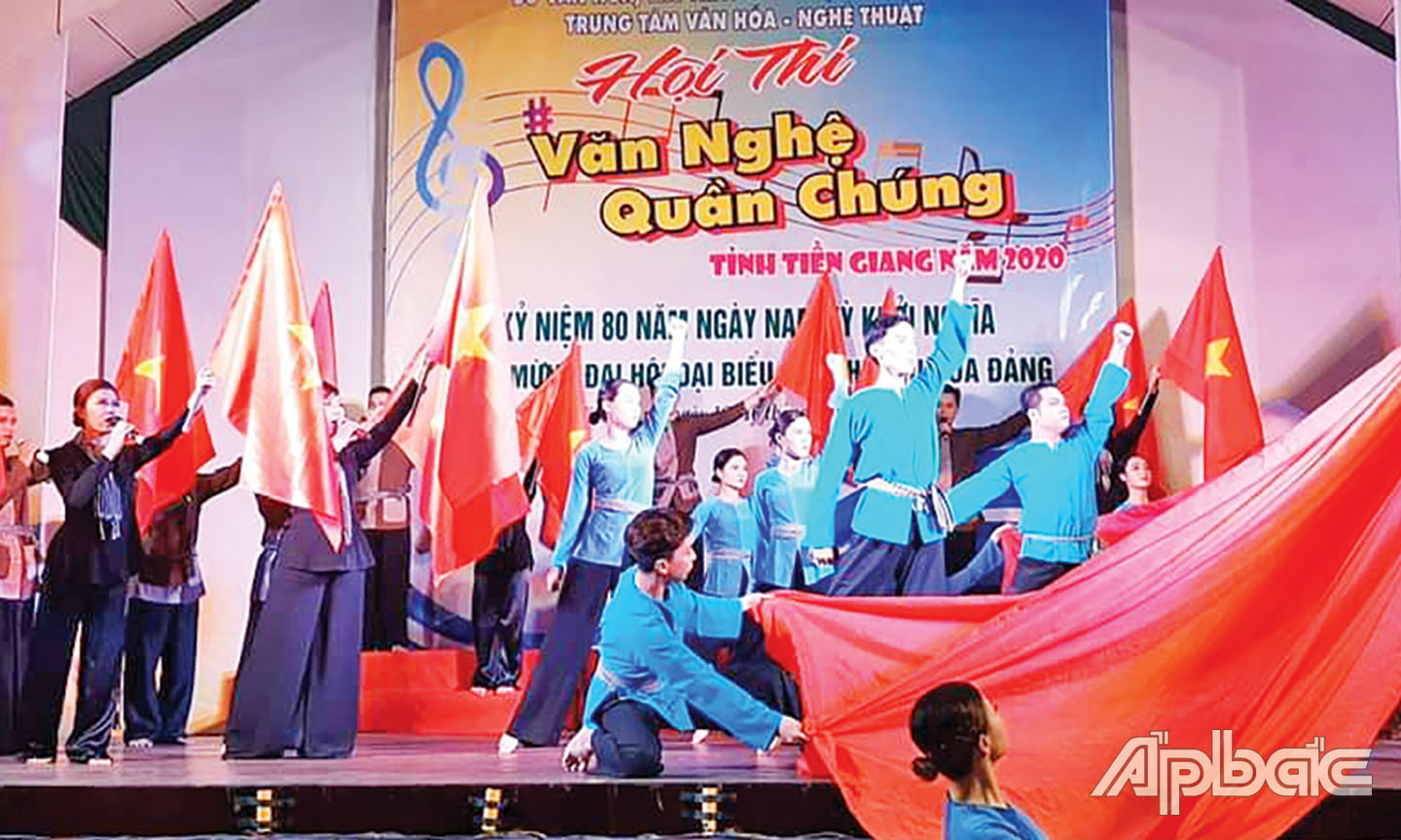 Đội Tuyên truyền lưu động TP. Mỹ Tho tham gia Hội thi Văn nghệ quần chúng cấp tỉnh  (ảnh do Trung tâm VH-TT&DL TP. Mỹ Tho cung cấp, chụp trước khi dịch Covid-19 bùng phát).