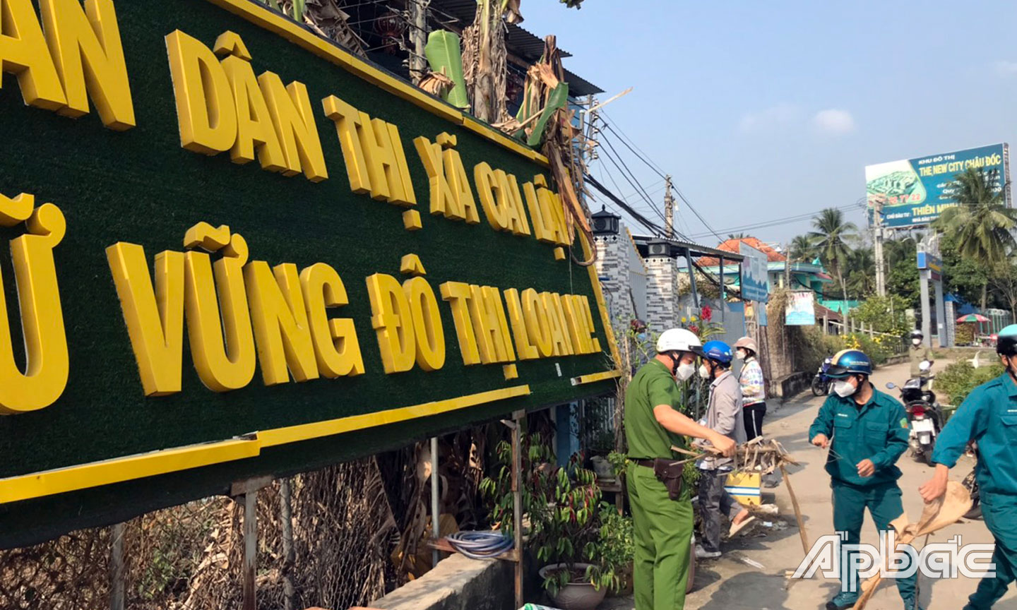  Lực lượng chức năng phường 2 ra quân chỉnh trang đô thị, chuẩn bị đón Tết Nguyên đán Nhâm Dần 2022.