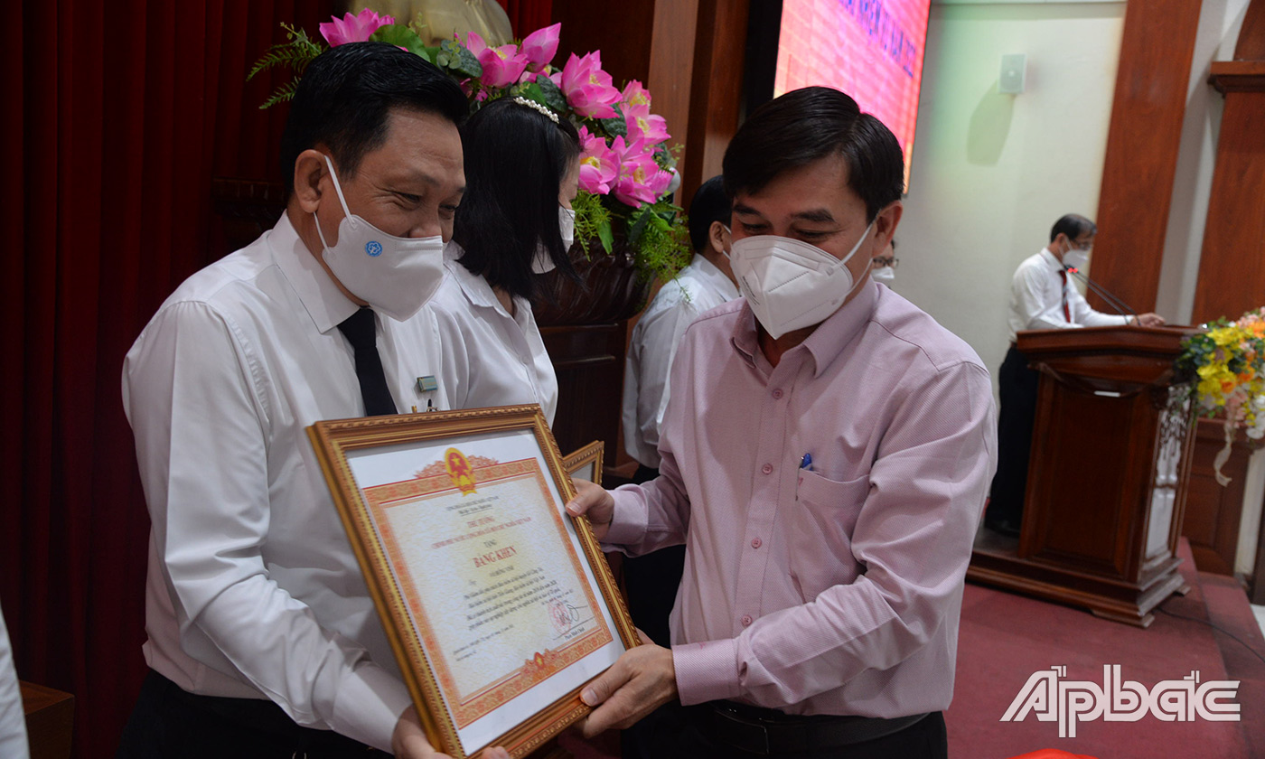 Đông chí Nguyễn Văn Mười 