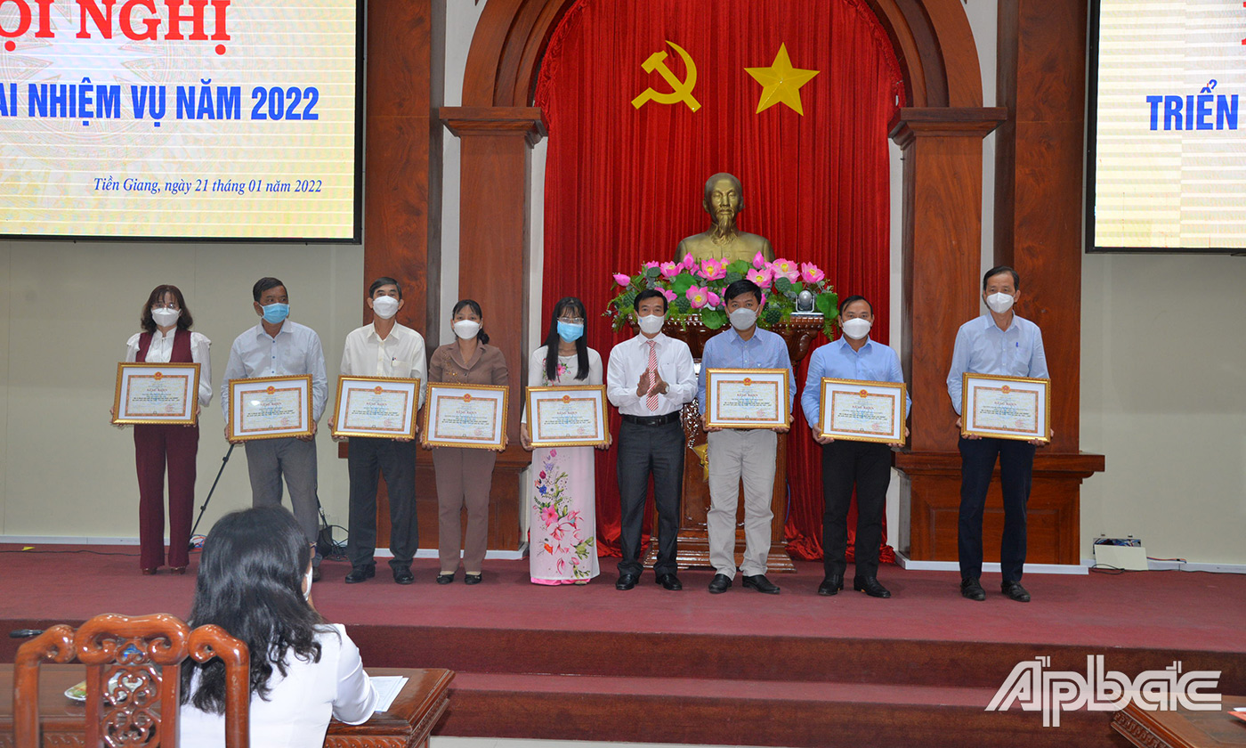 Các cá nhận 