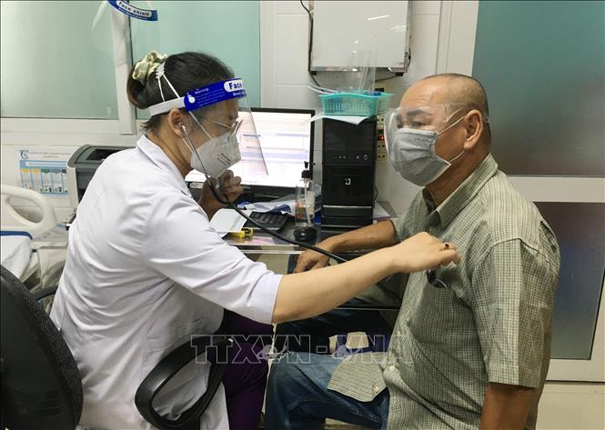Khám bệnh cho người dân. Ảnh minh họa: Đinh Hằng/TTXVN