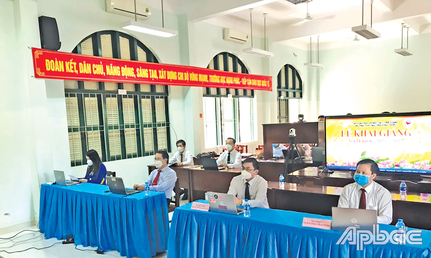 Trước tác động của tình hình dịch Covid-19, tỉnh Tiền Giang khai giảng năm học 2021 - 2022 bằng hình thức trực tuyến.
