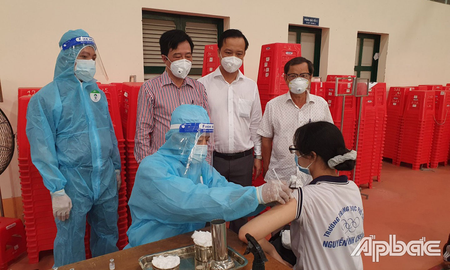 Tính đến nay, tỉnh Tiền Giang đã bao phủ đủ 2 mũi vắc xin phòng Covid-19 cho học sinh từ 12 đến 17 tuổi.