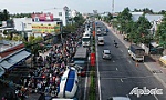 Người dân miền Tây trở lại TP. Hồ Chí Minh: Ùn ứ cục bộ trên QL 1A