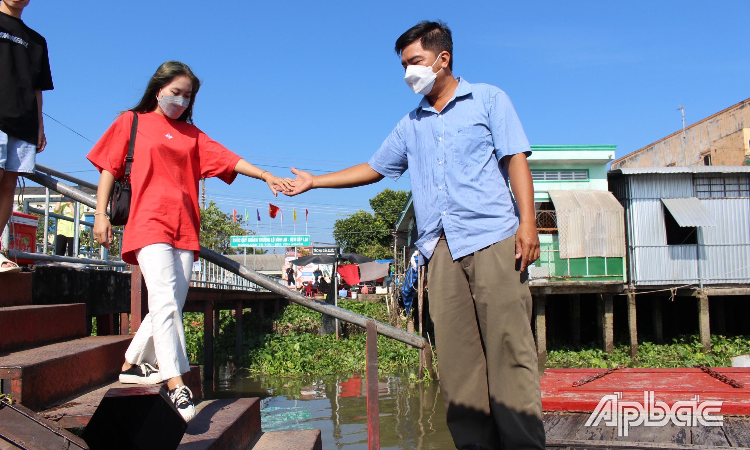 Bến tàu du lịch Cái Bè đón khách đầu năm mới.
