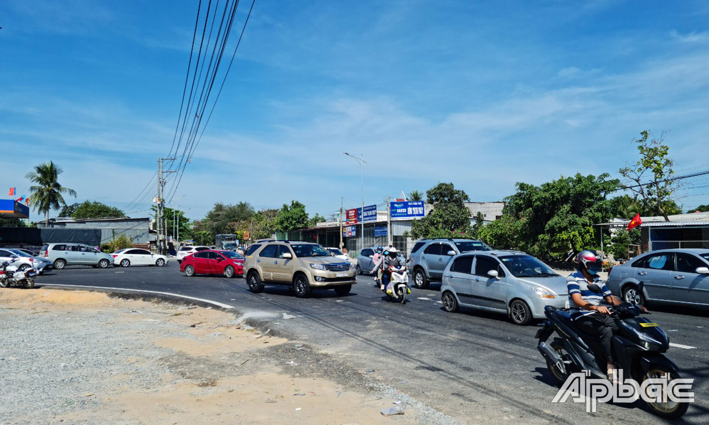 Điểm giao quốc lộ 30 và cao tốc Trung Lương Mỹ Thuận vào lúc 10 giờ 15 ngày mùng 6 Tết.