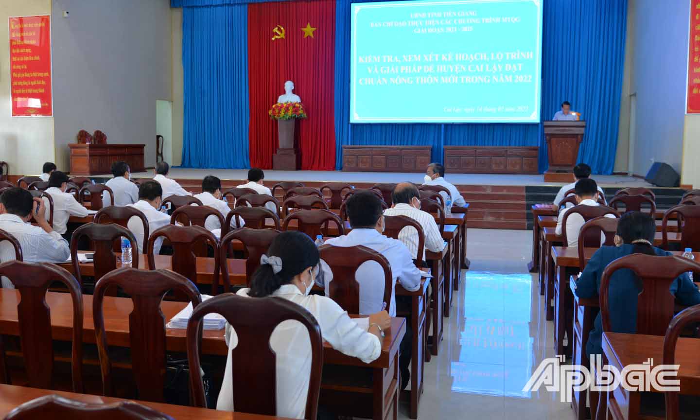 Đồng chí Phạm Văn Trọng phát biểu tại cuộc họp.