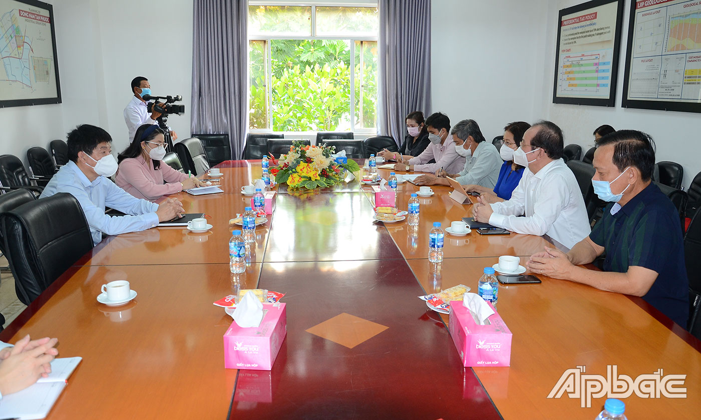 Quang cảnh buổi làm việc.