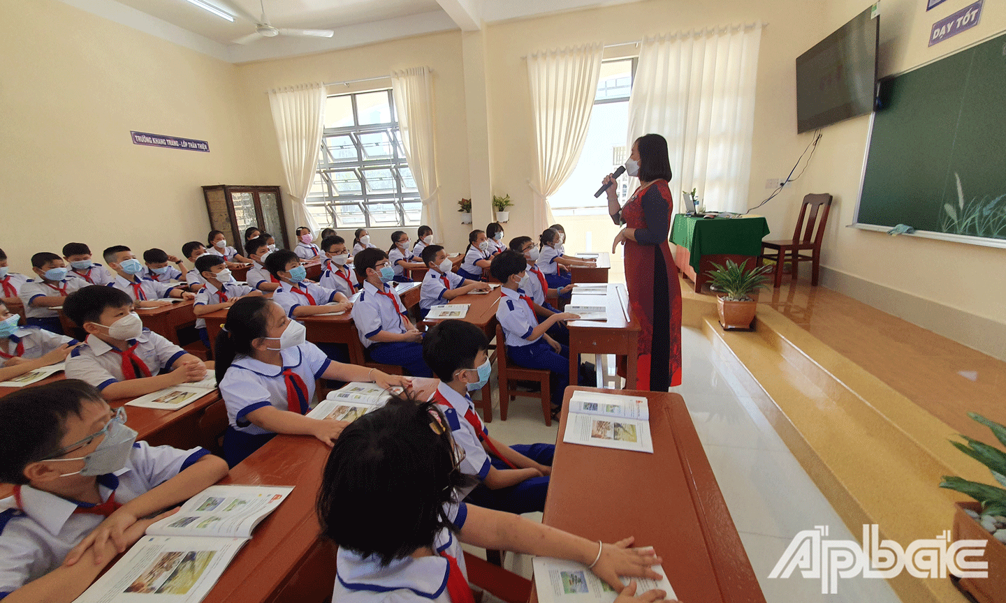 Diễn tập tổ chức lớp học tại Trường Tiểu học Nguyễn Trãi. 