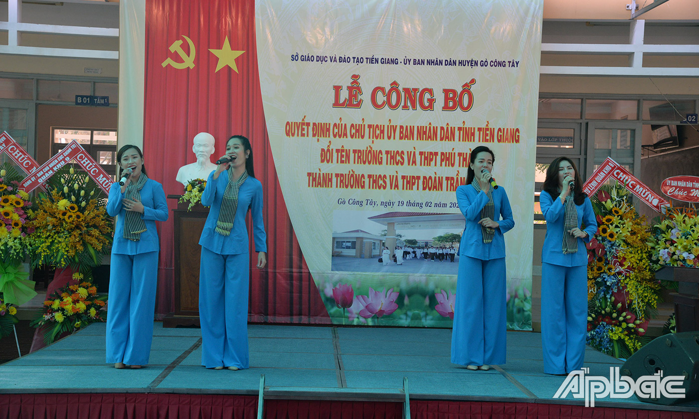 Văn nghệ chào mừng