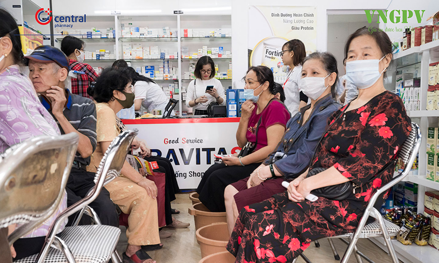Khách hàng tại buổi hội thảo do Central Pharmacy tổ chức.