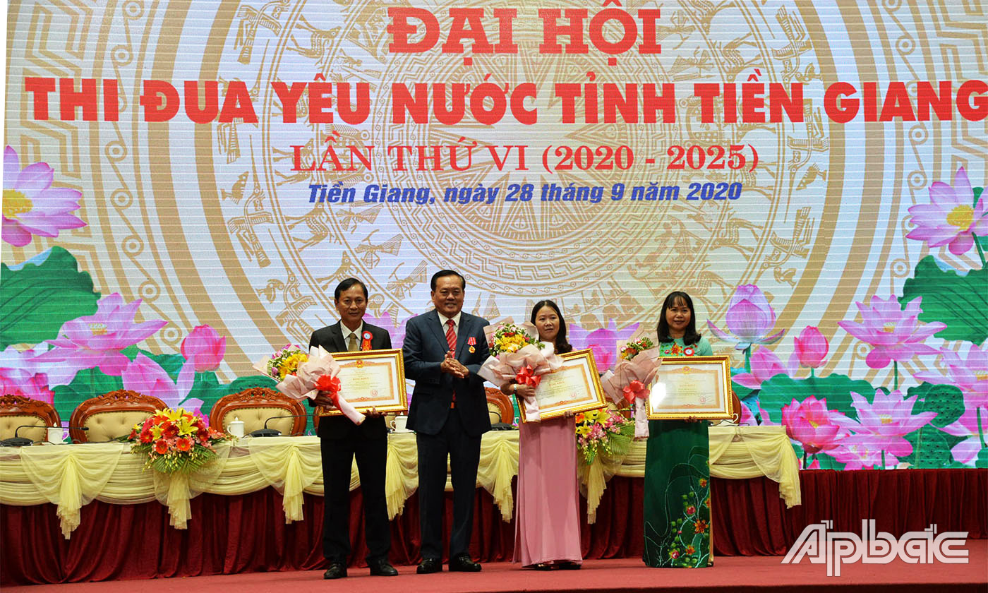 Không ít thầy cô giáo đã nỗ lực cống hiến và được Đảng Nhà nước ghi nhận