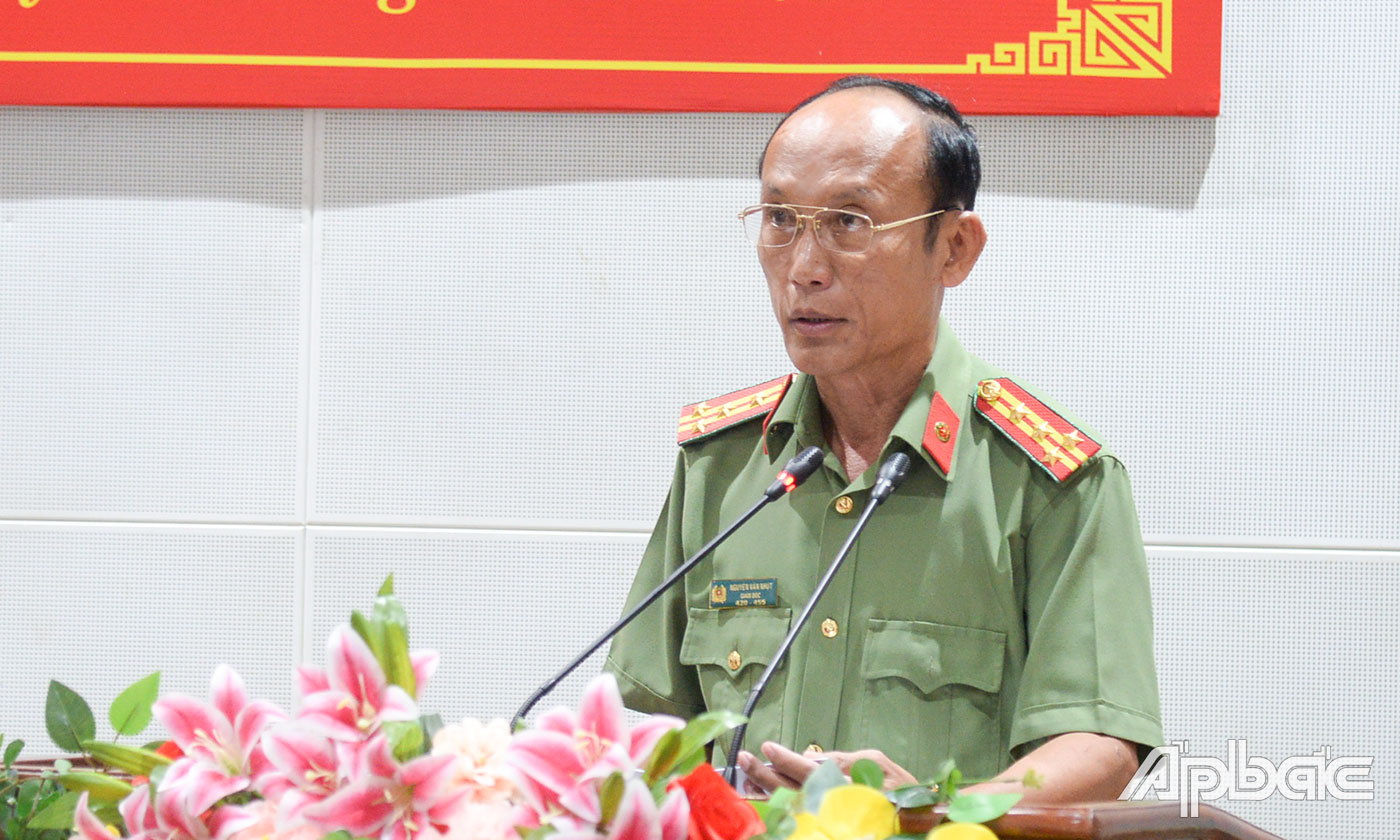 Đại tá Nguyễn Văn Nhựt, Giám đốc Công an tỉnh phát biểu tại hội nghị.