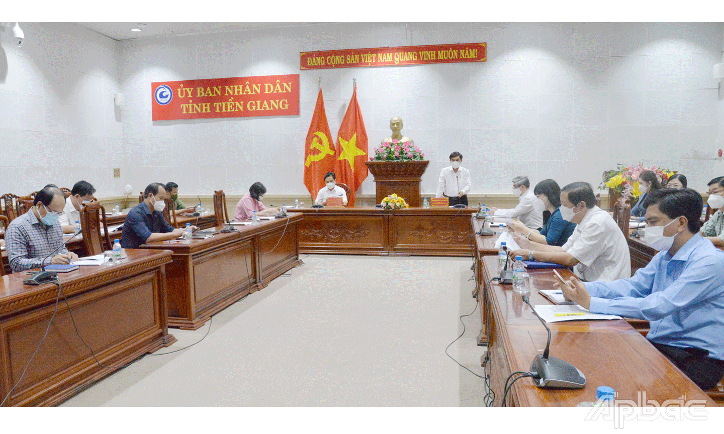 Quang cảnh cuộc họp tại điểm cầu Trung tâm chỉ huy phòng, chống dịch Covid-19 tỉnh