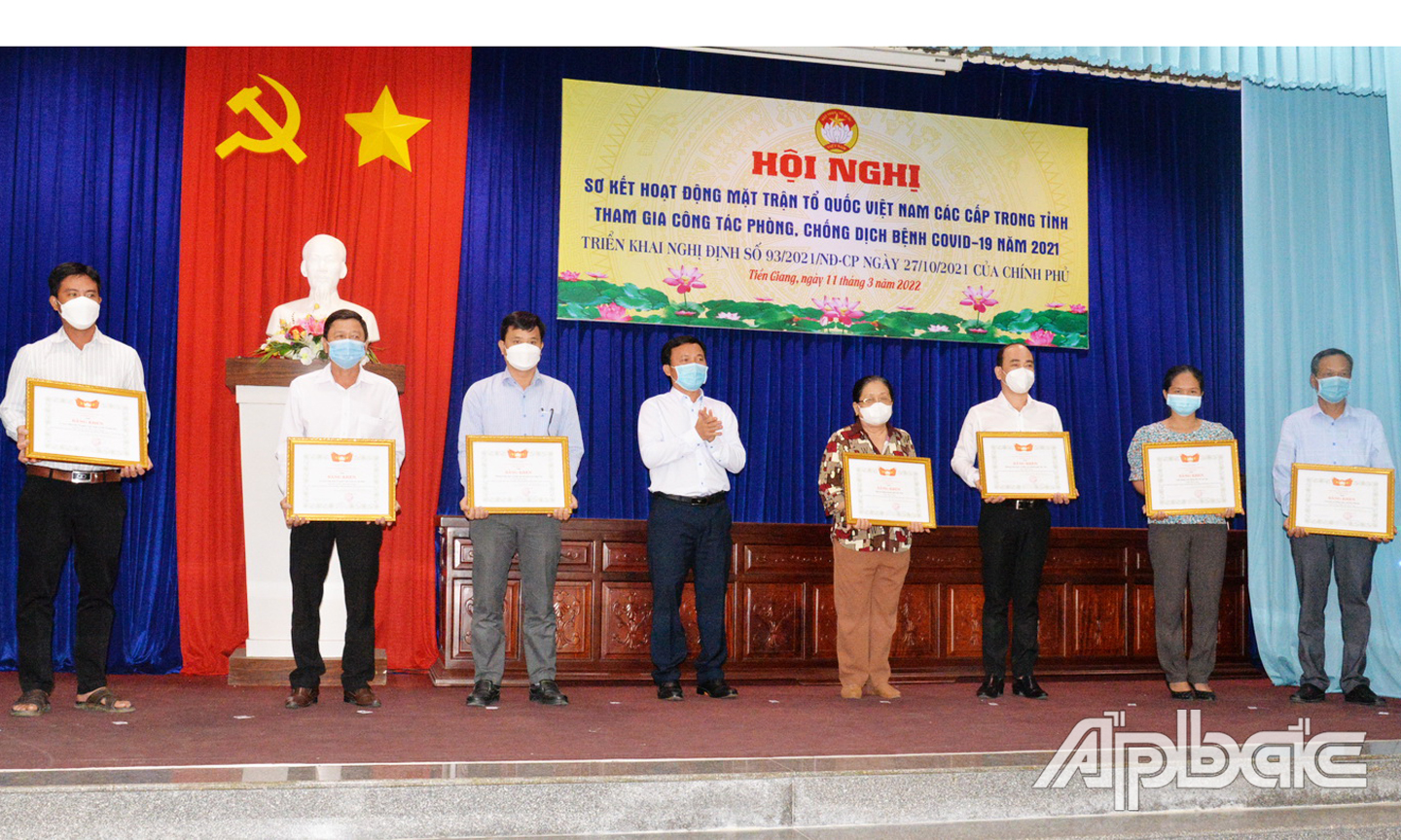 Các tập thể và cá nhân có thành tích xuất sắc nhận Bằng khen của Ủy ban MTTQ tỉnh Tiền Giang.