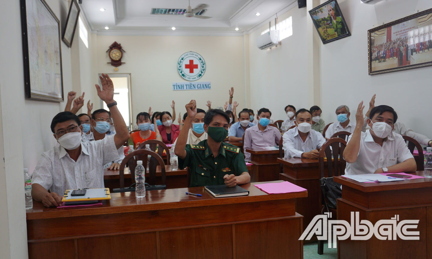 Hội nghị biểu quyết bầu bà Đặng Thị Thu Uyên làm Phó Chủ tịch Hội CTĐ tỉnh Tiền Giang.