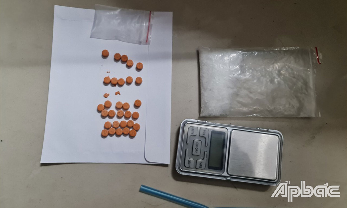 Tang vật thu giữ của đối tượng Nam.