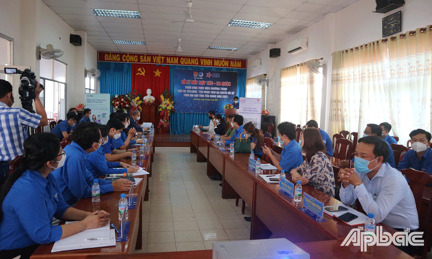 Quang cảnh lễ ký kết-ra quân Chương trình “Tuổi trẻ Tiền Giang - Tiên phong tham gia chuyển đổi số” 