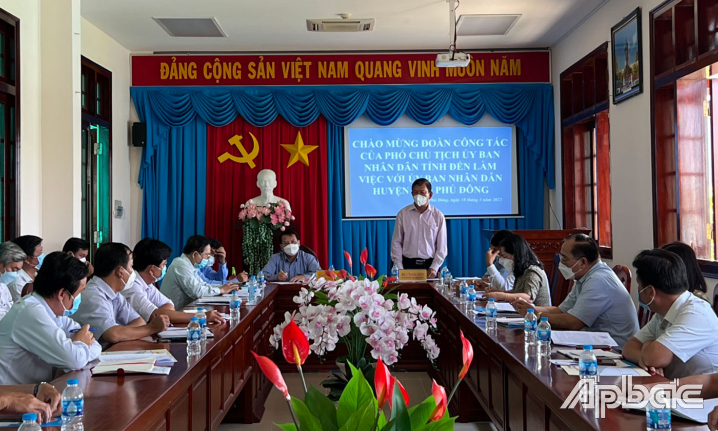 Quang cảnh buổi làm việc.