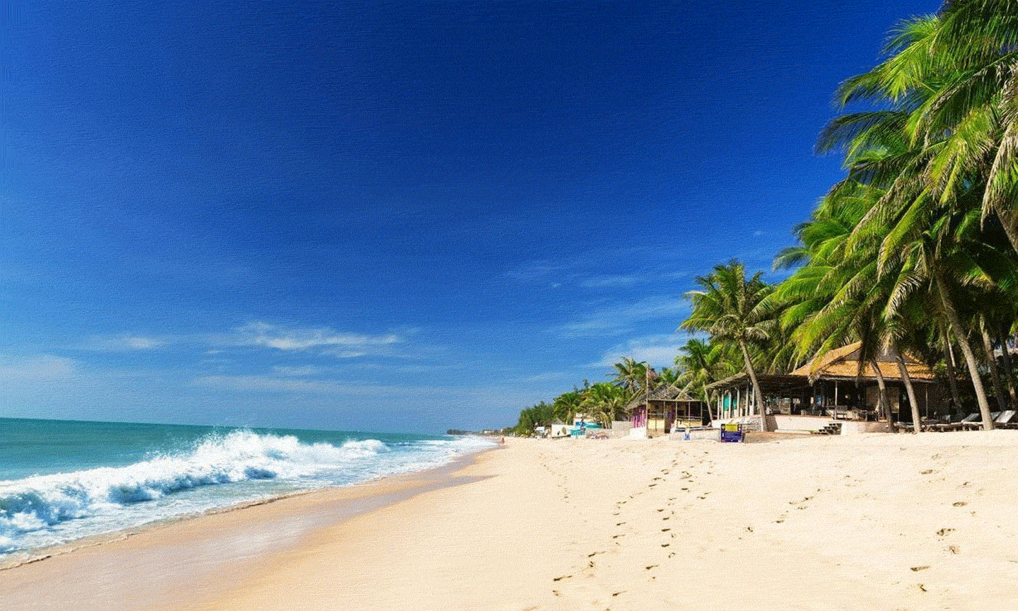 Bãi biển tại Mũi Né - Phan Thiết.