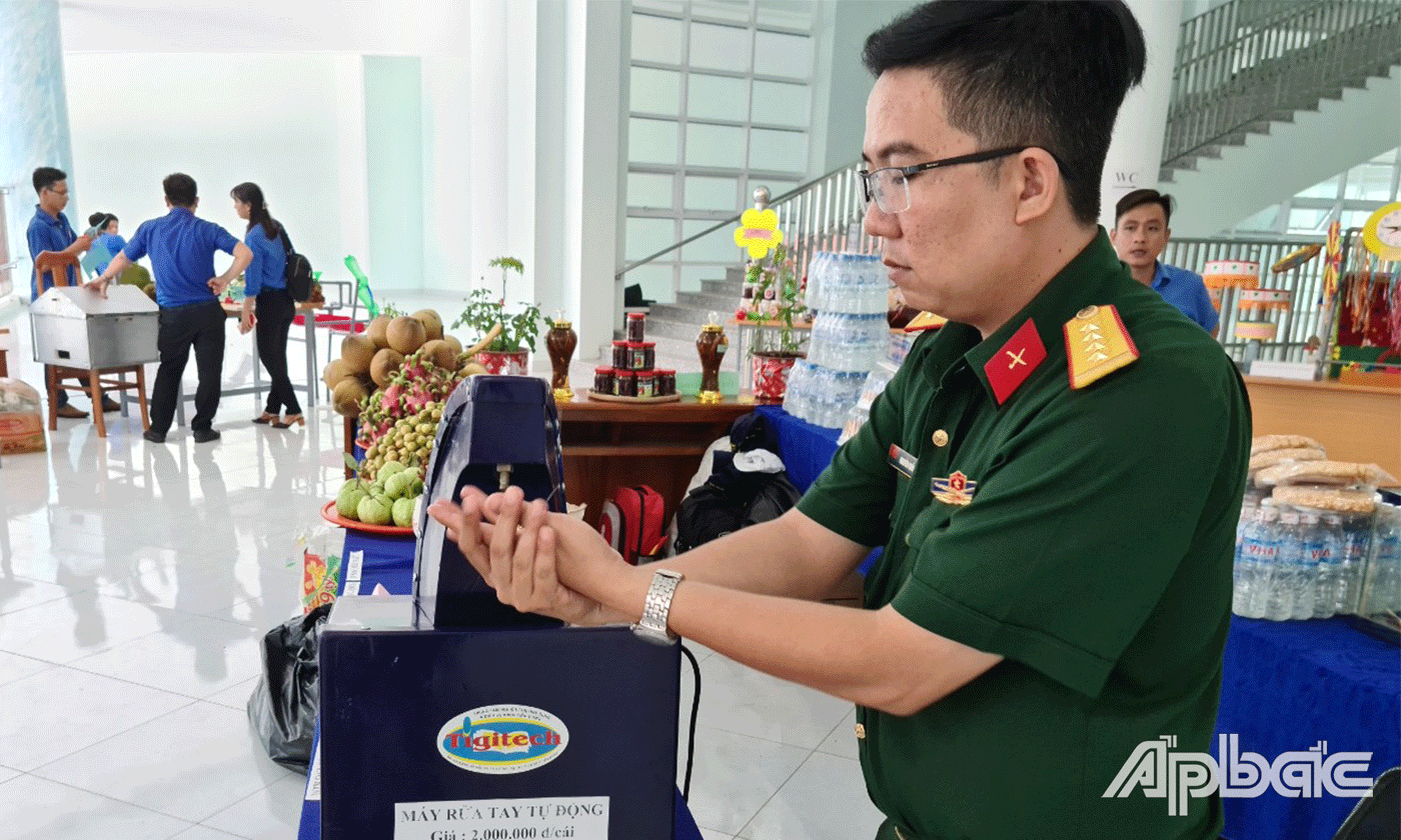 Máy sát khuẩn tự động.