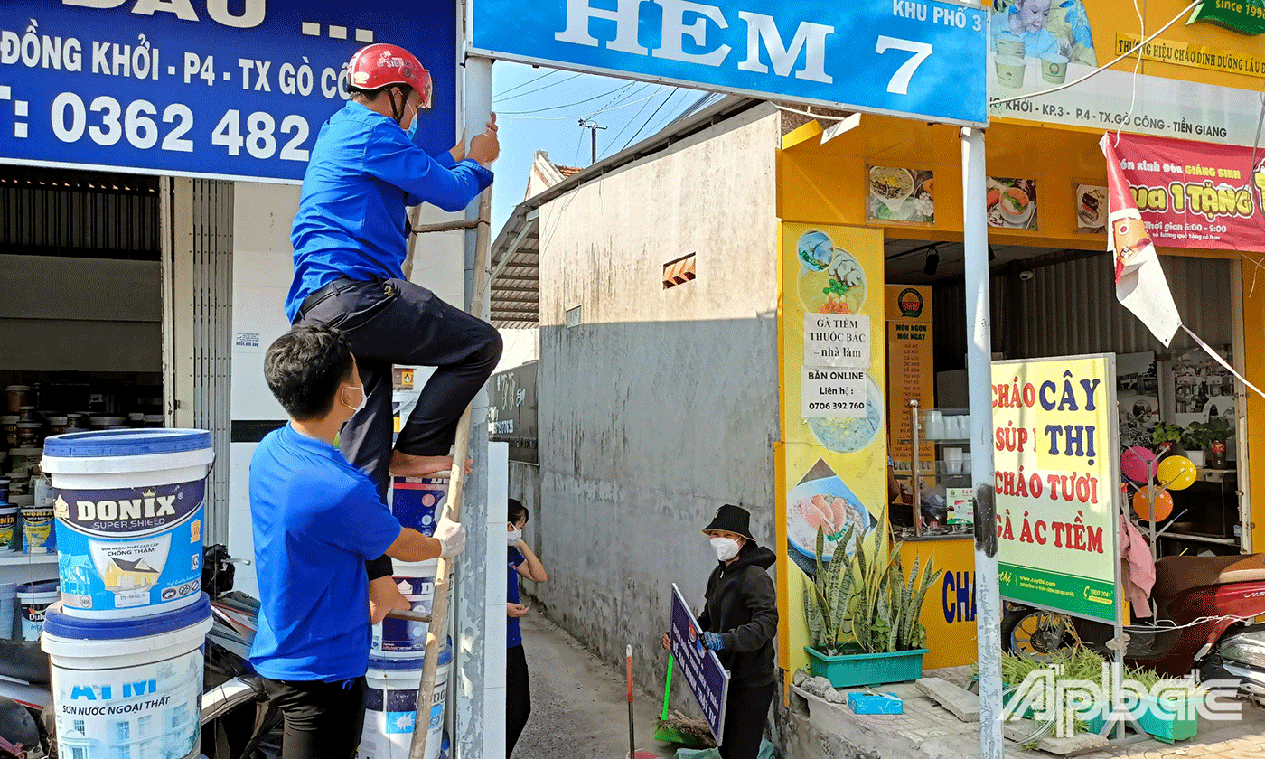 Hưởng ứng Ngày Chủ nhật xanh, các cấp bộ Đoàn – Hội tổ chức nhiều đội thanh niên tình nguyện ra quân dọn dẹp vệ sinh môi trường ra quân tháo gỡ biển quảng cáo trái phép,…