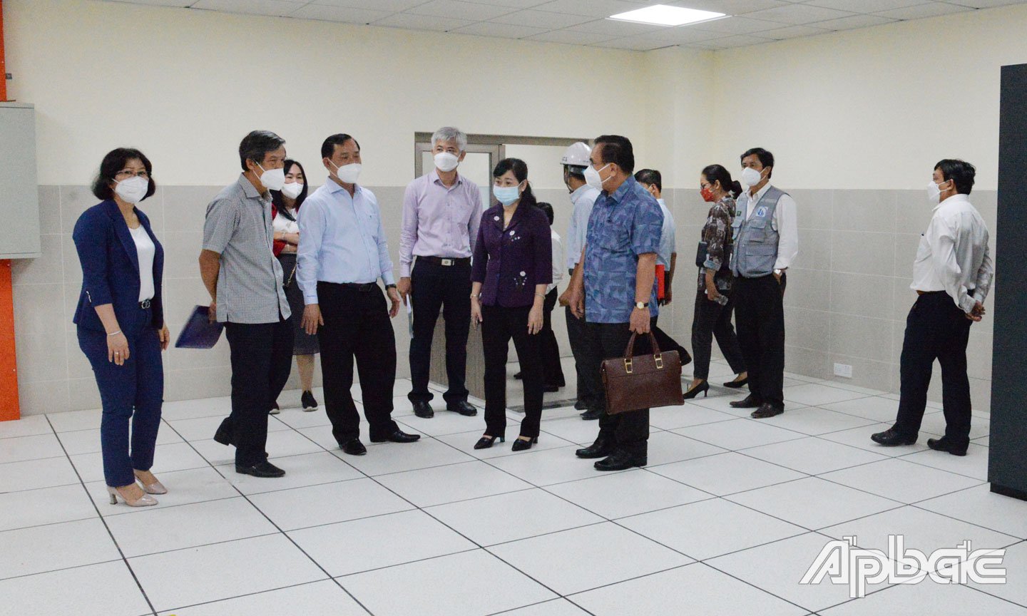 Lãnh đạo tỉnh tham quan các khoa, phòng chứng năng của bệnh viện