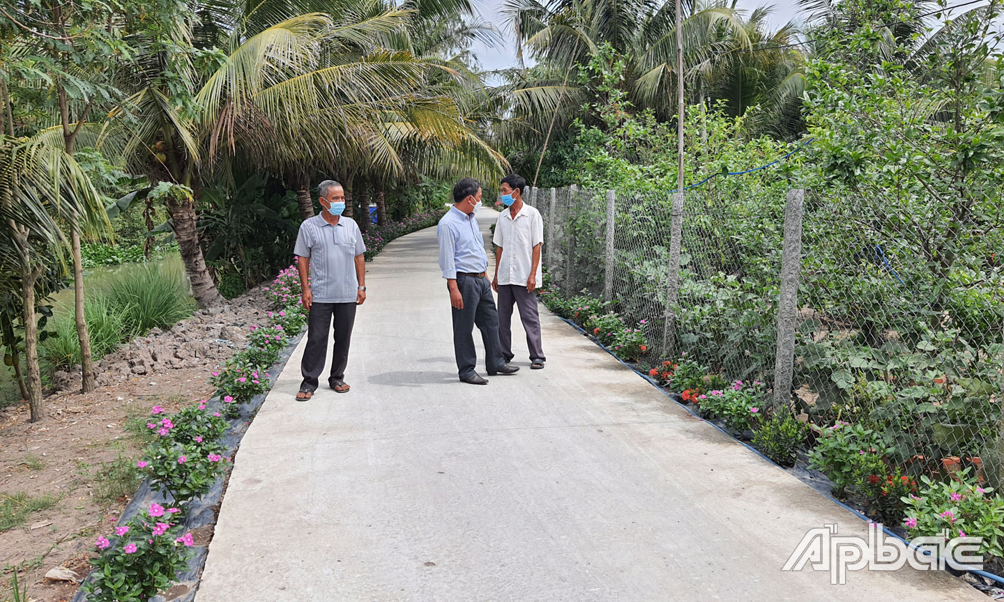 Tuyến đường Kinh 5 Giao (ấp 1, xã Phú Cường) được người dân tự nguyện hiến đất đầu tư, mở rộng khang trang, sạch, đẹp.