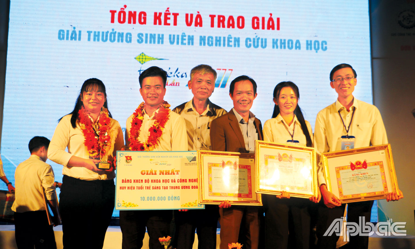 Hai nhóm sinh viên của Trường Đại học Tiền GIang đoạt giải Nhất và Nhì - Giải thưởng Sinh viên nghiên cứu khoa học Euréka năm 2020.                                                                                                                                                                                                                                            Ảnh: TL