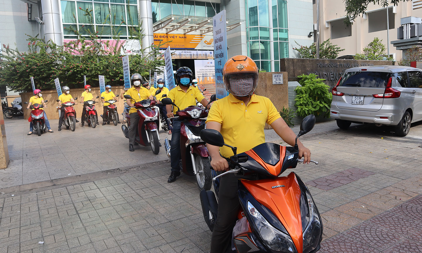   Đoàn chạy diễu hành chạy roadshow các tuyến đường thành phố Mỹ Tho.
