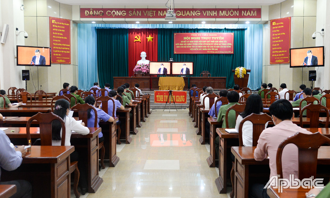 Quang cảnh tại điểm cầu Tiền Giang.