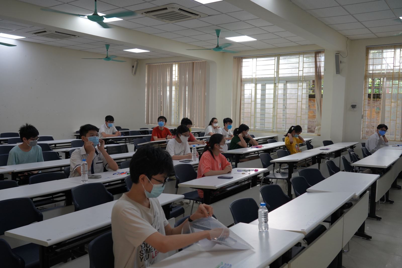 https://baotintuc.vn/giao-duc/bo-giao-duc-va-dao-tao-cong-bo-de-thi-tham-khao-tot-nghiep-thpt-2022-20220331211940074.htm